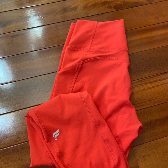 Fabletics Workout Set - Picture 3 of 5